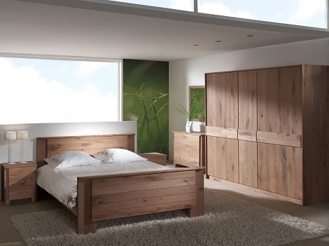 van Houdt Catania bed,voetbord hoog,commode,spiegel,draaideurkast,E60 naturel,gestoomd hevea hout